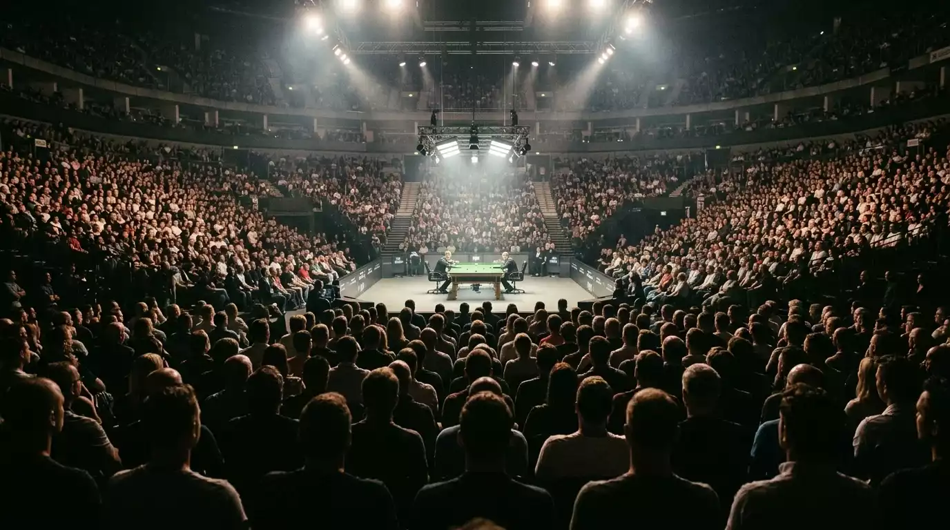 Arena de snooker lotada com publico a assistir a match de campeonato mundial