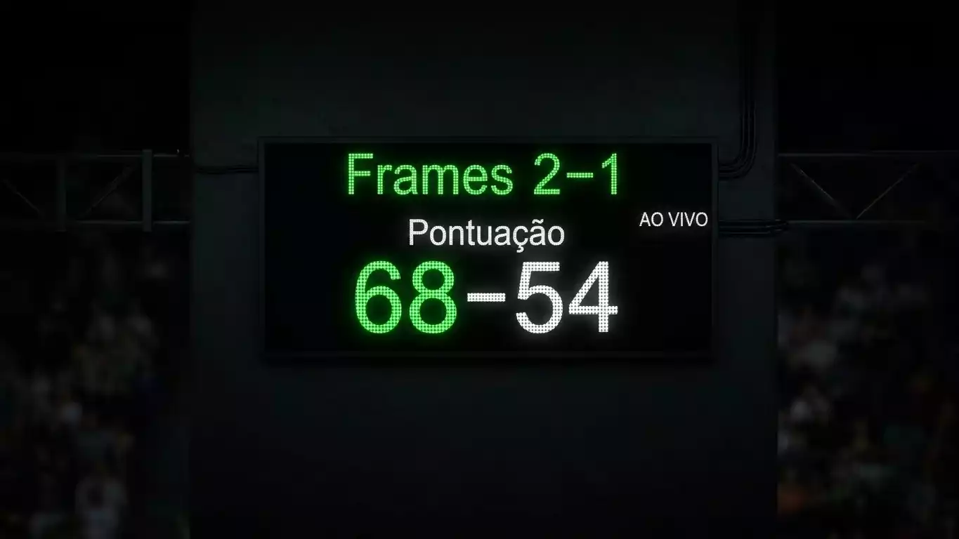 Marcador eletronico de snooker com contagem de frames durante match profissional